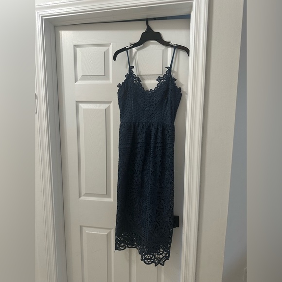 Beautiful and Elegant evening dress size small and worn only once! - Picture 1 of 3